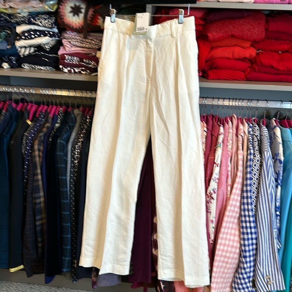 H&M ecru colored pleated linen blend pants. Size 4​